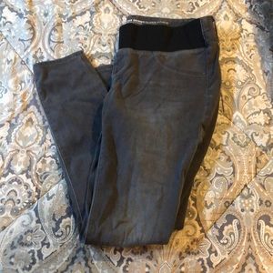OLD NAVY SUPER SKINNY MID-RISE MATERNITY JEANS 👖🤰🏼 SIZE 10 💛 LIKE NEW!